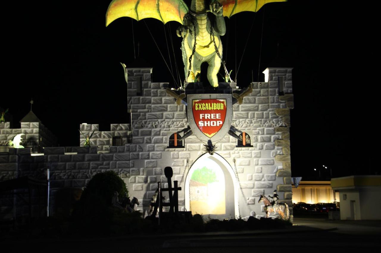 Merlin'S Camp Znojmo Eksteriør billede